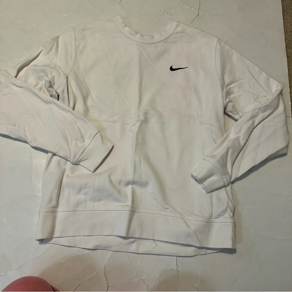 White Nike Women’s Sweater Crew Neck Large Casual Preppy Athletic - Picture 2 of 6